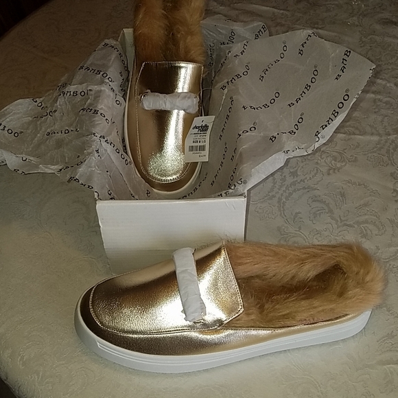 BAMBOO Shoes - Gold tone faux fur mules, slides 8.5 women's